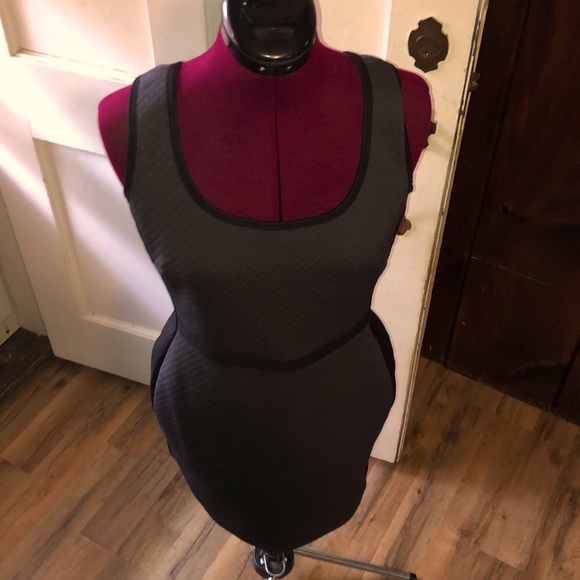 SOLD ON MERC Petite Banana Republic Gray & black bodycon dress - Picture 4 of 9